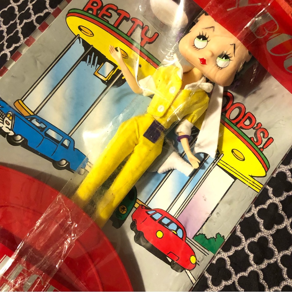 Vintage 1998 Betty Boop Carhop Milkshake Collector Edition Doll Figure 90s Box